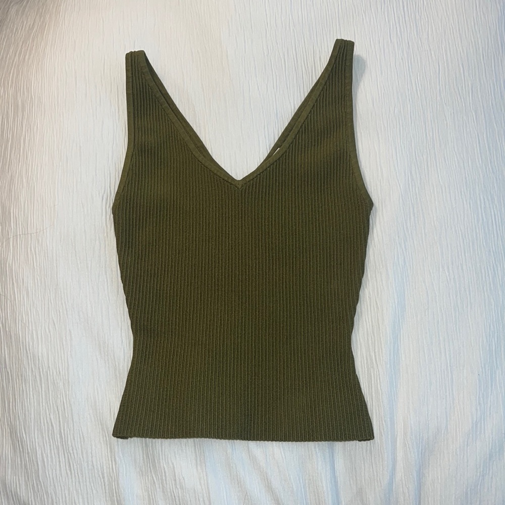 Babaton sculpt knit v neck tank army green 2xs